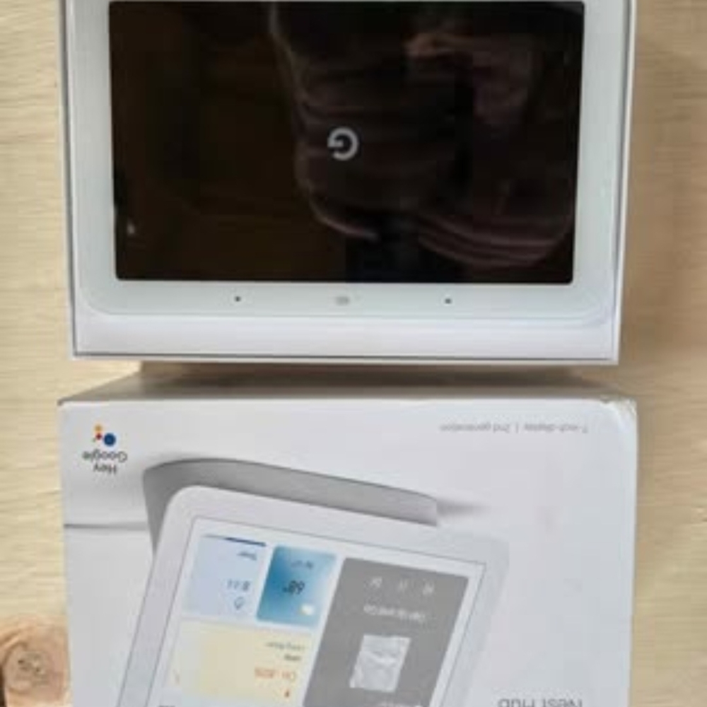 Google Smart Display - Black and White